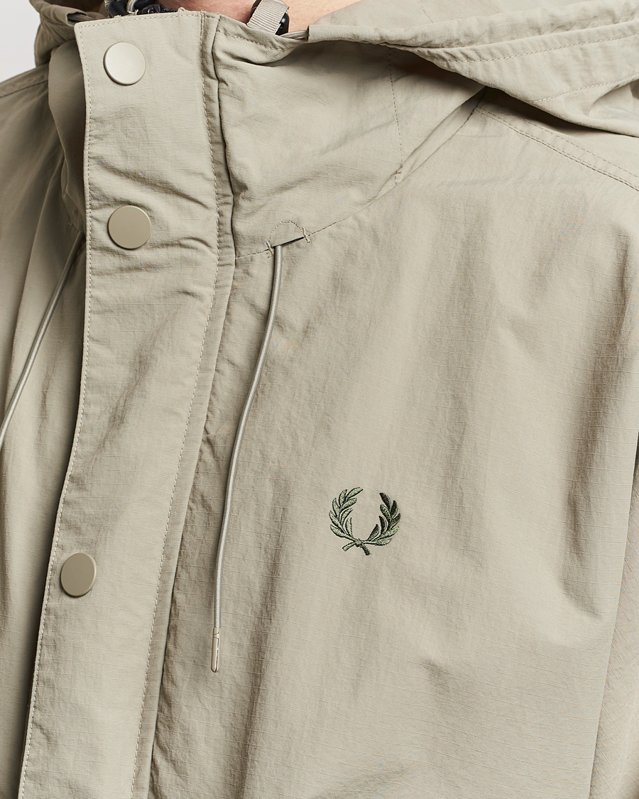 Herren | Jacken | Fred Perry | Cropped Ripstop Hooded Jacket Warm Grey