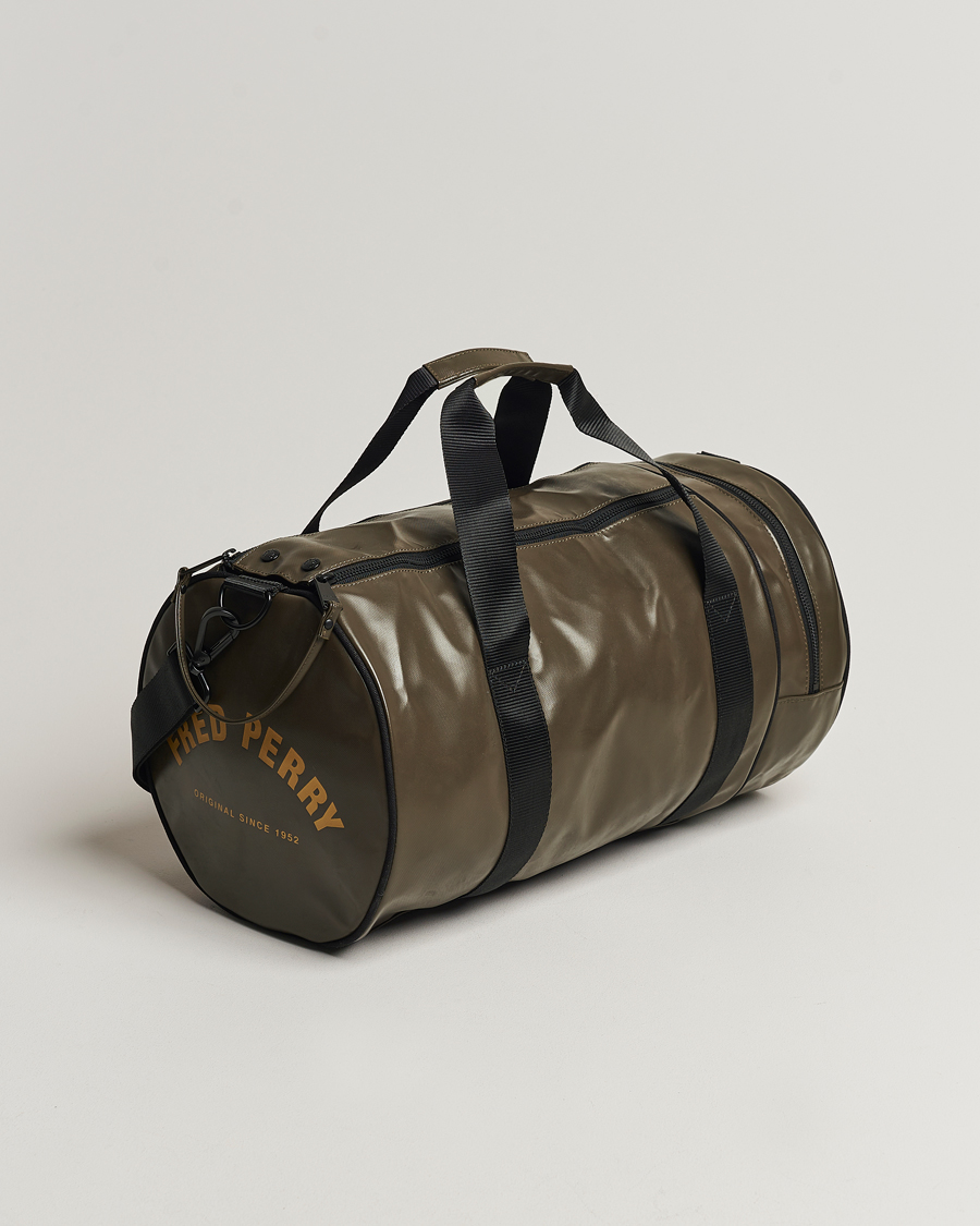 Herren | Fred Perry Tonal Classic Barrel Bag Uniform Green | Fred Perry | Tonal Classic Barrel Bag Uniform Green