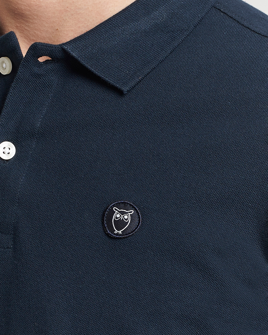 Herren | Poloshirts | KnowledgeCotton Apparel | Toke Badge Polo Total Eclipse