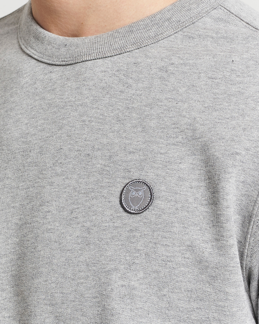 Herren | Pullover | KnowledgeCotton Apparel | Erik Badge Sweatshirt Grey Melange