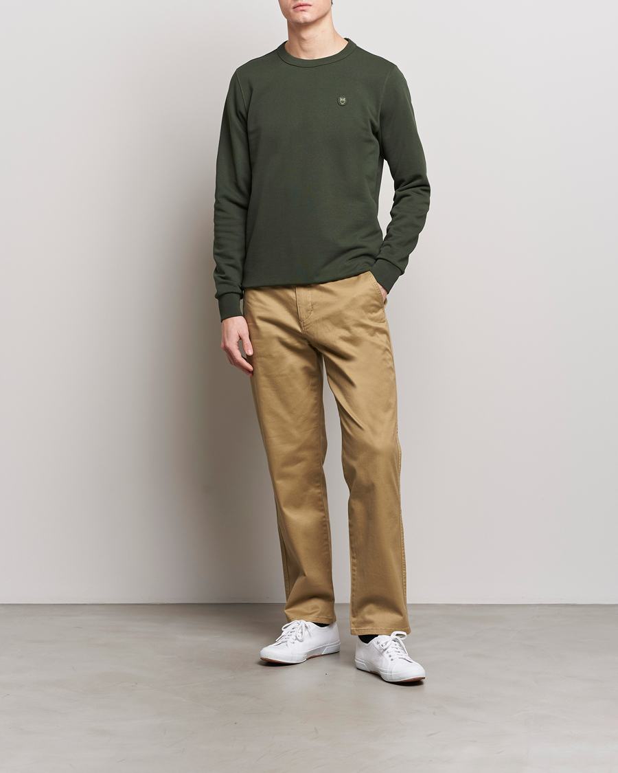 Herren | Pullover | KnowledgeCotton Apparel | Erik Badge Sweatshirt Forest Night