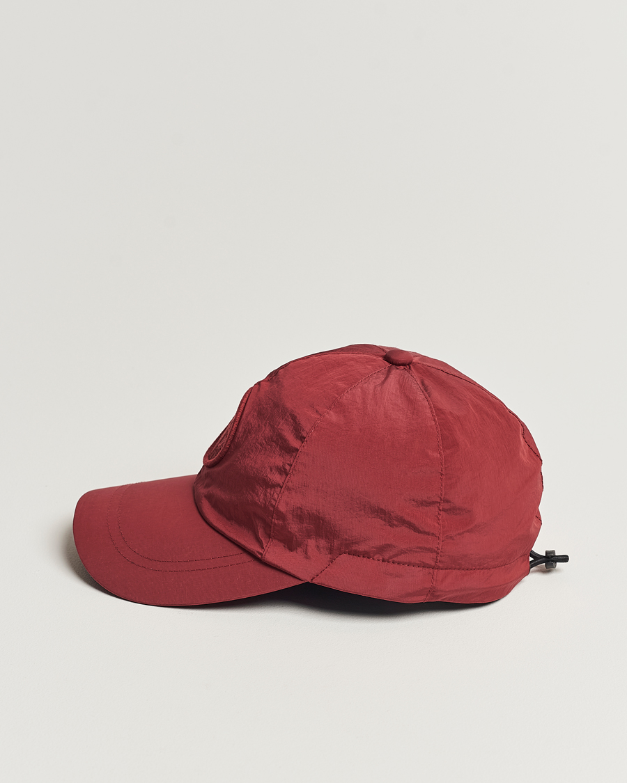 Herren | Stone Island Nylon Metal Cap Red | Stone Island | Nylon Metal Cap Red