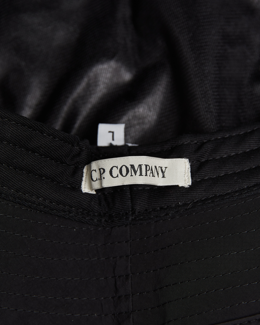 Herren | C.P. Company Chrome R Bucket Hat Black | C.P. Company | Chrome R Bucket Hat Black