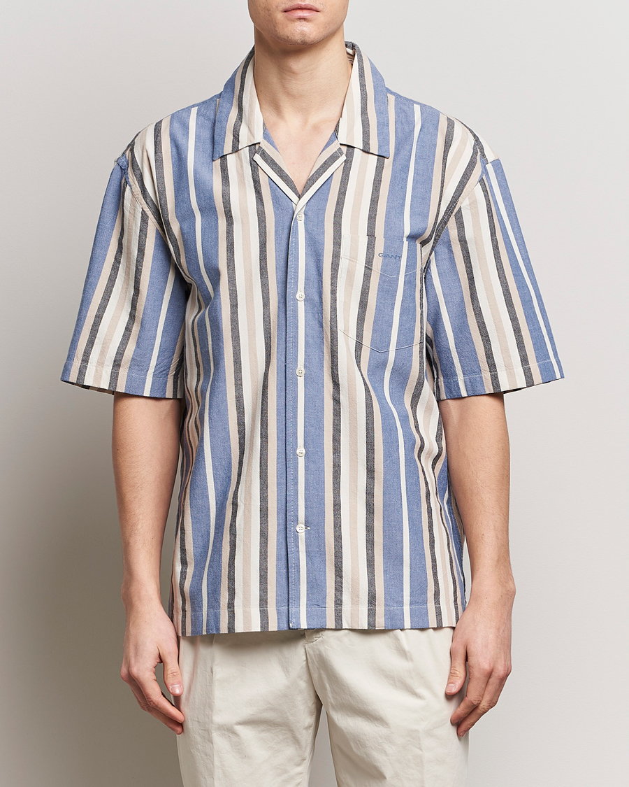 Herren | Preppy Authentic | GANT | Relaxed Fit Wide Stripe Short Sleeve Shirt Rich Blue