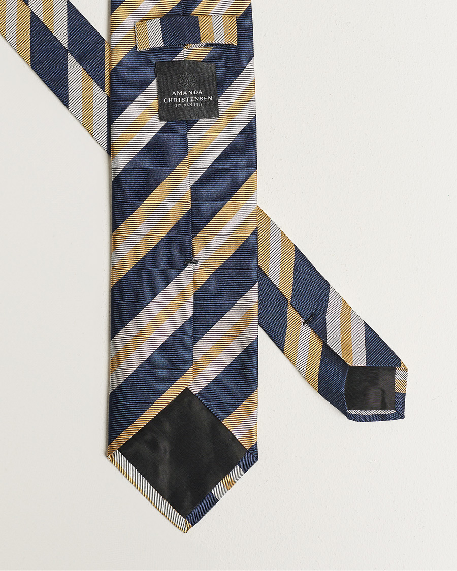 Herren | Amanda Christensen Silk Club Striped 8cm Tie Navy/Yellow | Amanda Christensen | Silk Club Striped 8cm Tie Navy/Yellow