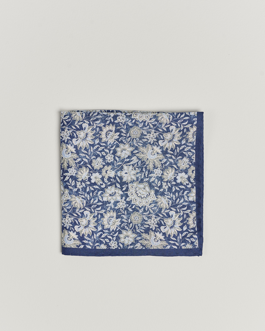 Herren | Amanda Christensen Silk Oxford Printed Flower Pocket Square Navy | Amanda Christensen | Silk Oxford Printed Flower Pocket Square Navy