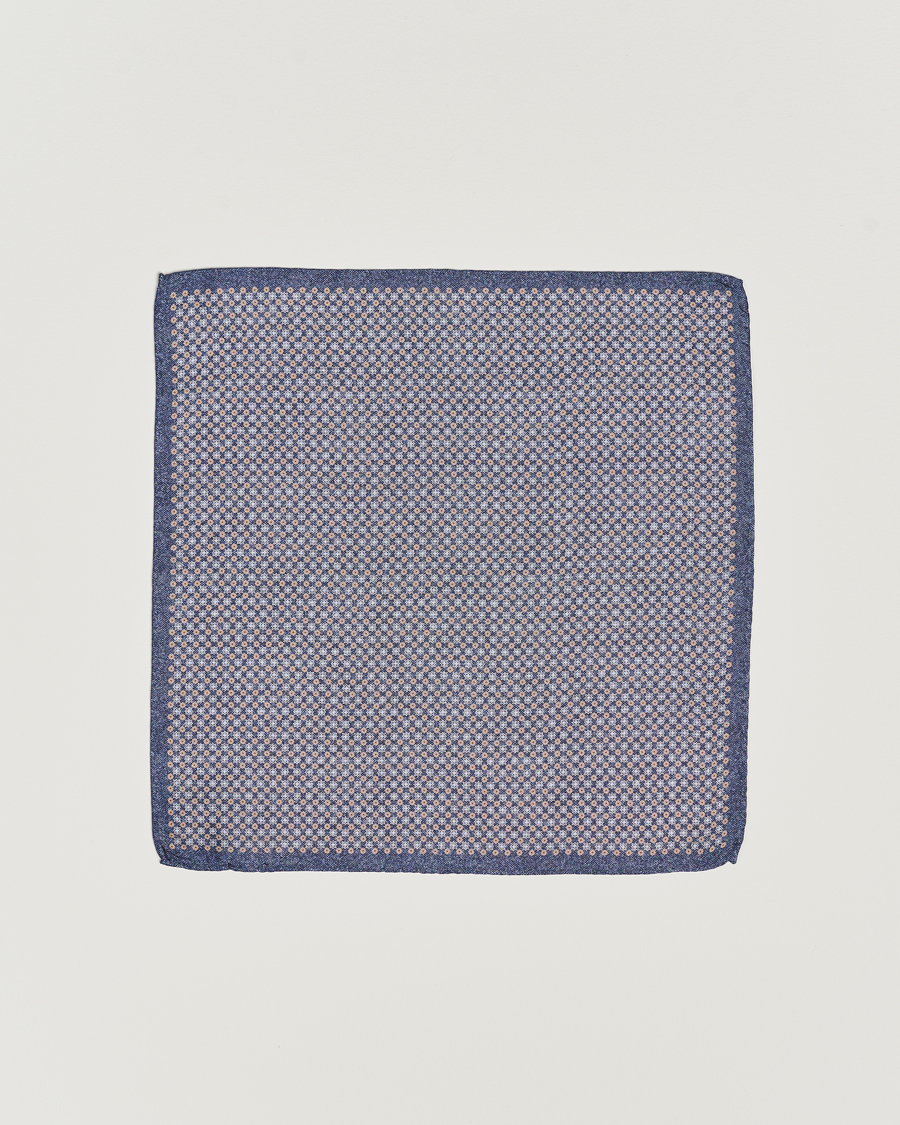 Herren | Amanda Christensen Silk Oxford Printed Flower Pocket Square Navy | Amanda Christensen | Silk Oxford Printed Flower Pocket Square Navy