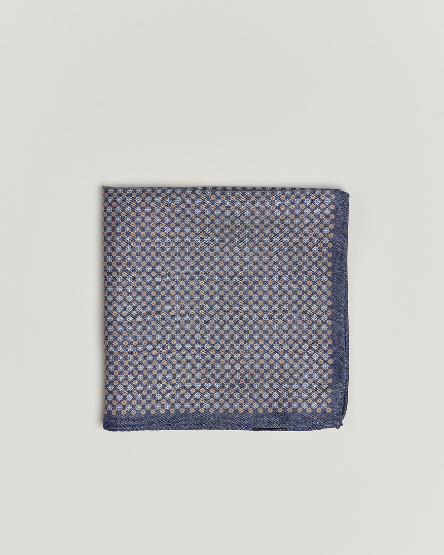 Herren | Amanda Christensen Silk Oxford Printed Flower Pocket Square Navy | Amanda Christensen | Silk Oxford Printed Flower Pocket Square Navy