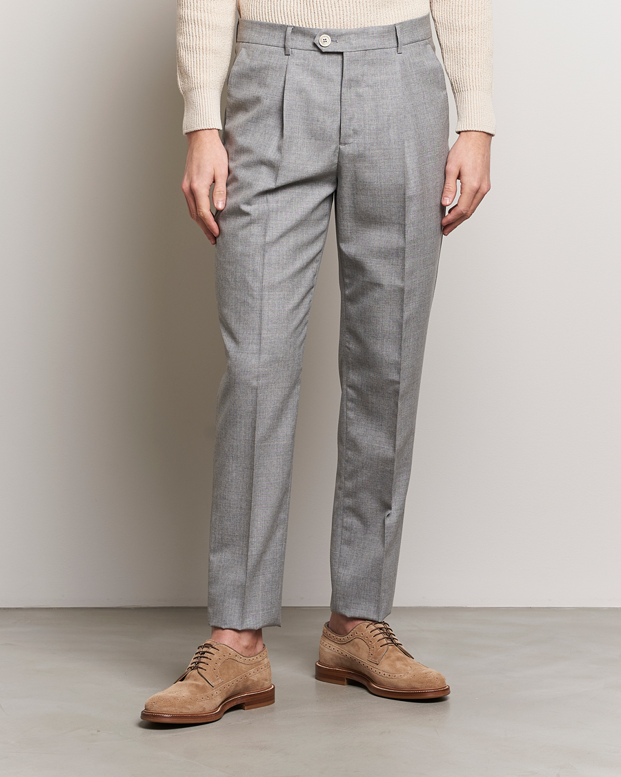Herren | Stoffhosen | Brunello Cucinelli | Pleated Wool Trousers Light Grey