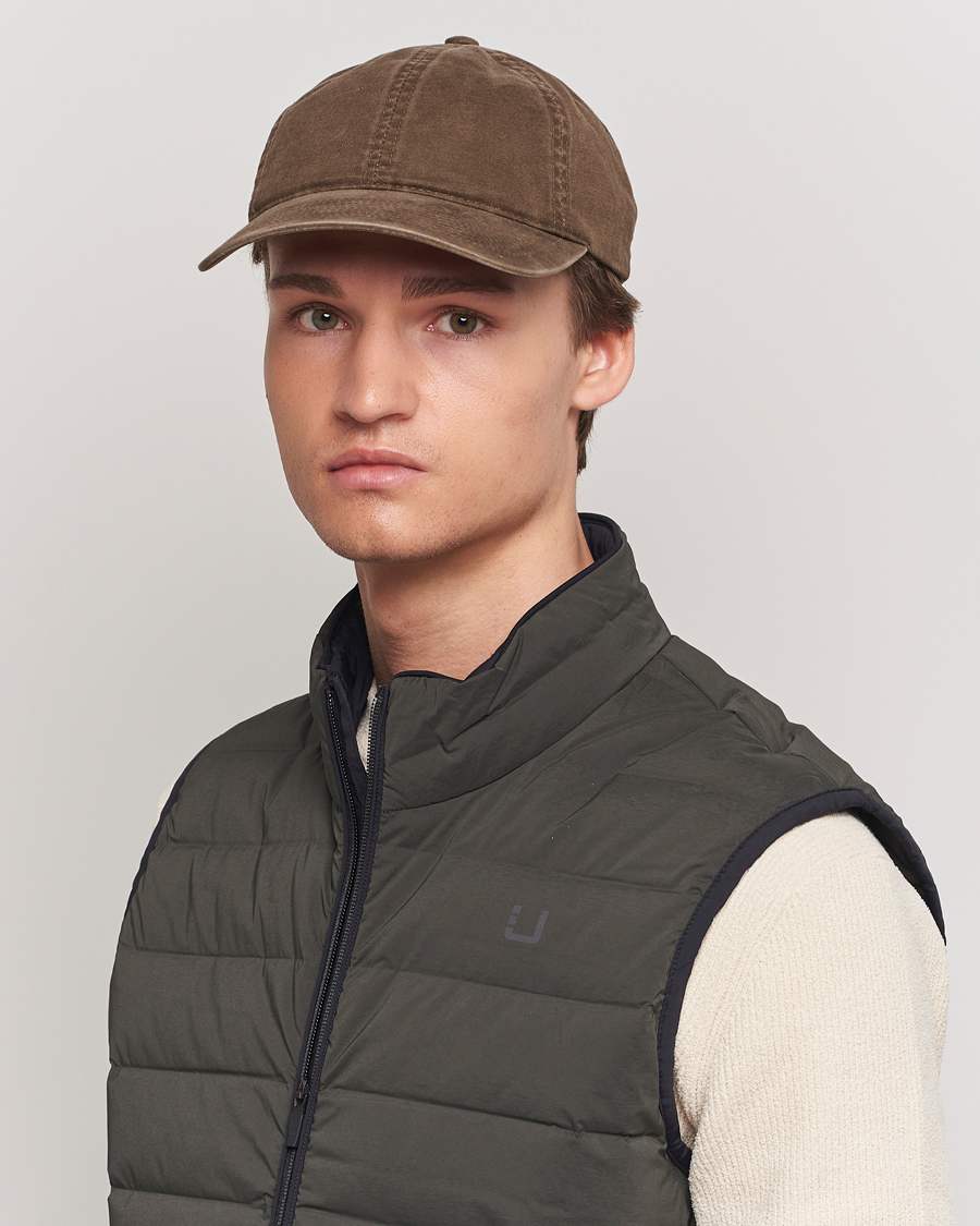 Herren | Varsity Headwear Washed Cotton Baseball Cap Dark Beige | Varsity Headwear | Washed Cotton Baseball Cap Dark Beige