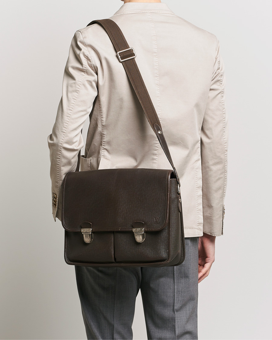 Herren | Louis Vuitton Pre-Owned Alexei Leather Messenger Bag Leather Brown | Louis Vuitton Pre-Owned | Alexei Leather Messenger Bag Leather Brown