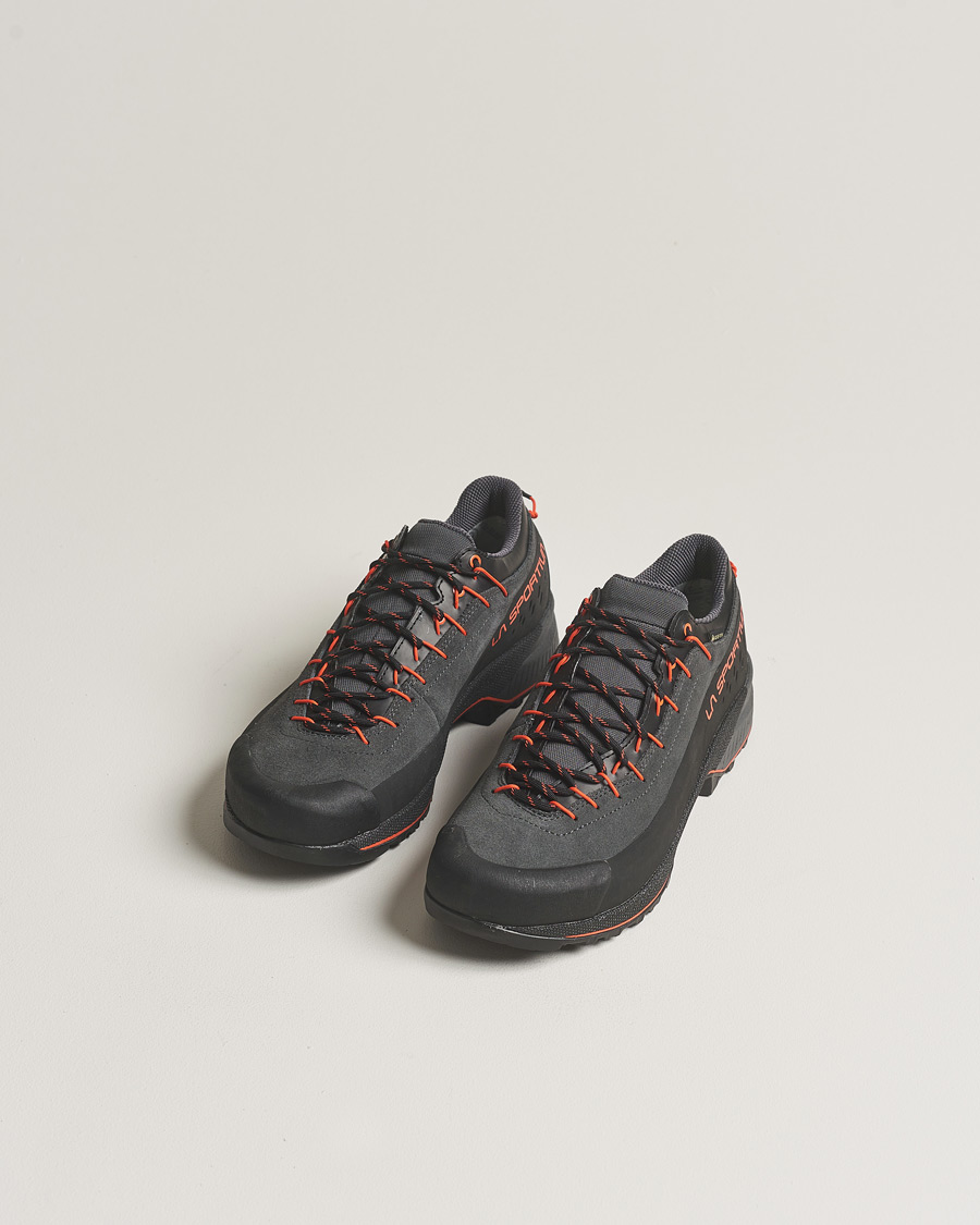 Herren | Schwarze Sneakers | La Sportiva | TX4 Evo GTX Hiking Shoes Carbon/Cherry Tomato
