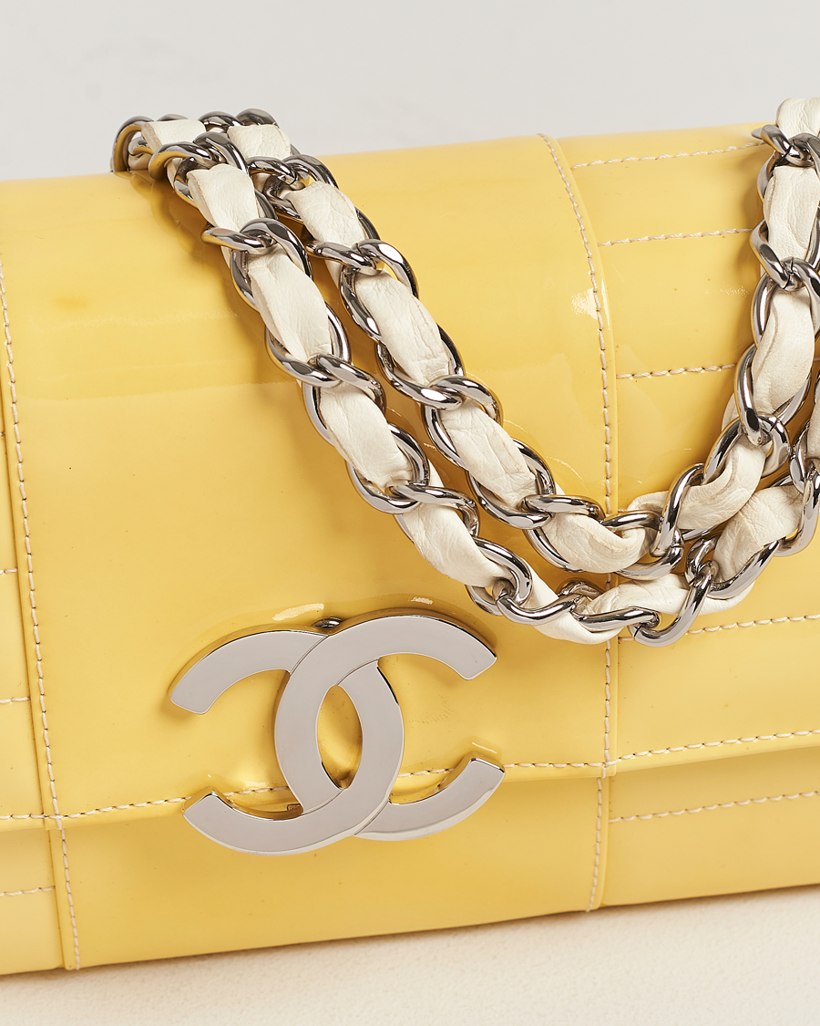Herren | Chanel Pre-Owned Patent Flap Bag Yellow | Chanel Pre-Owned | Patent Flap Bag Yellow