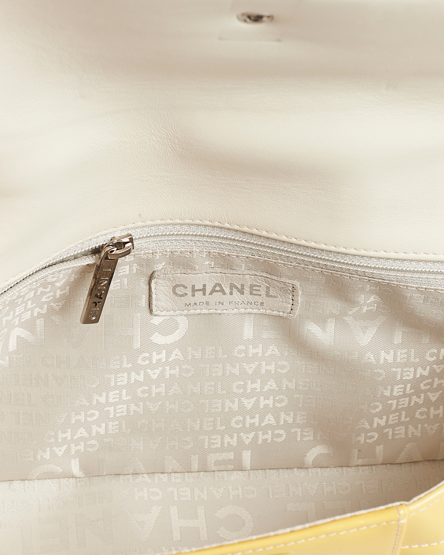 Herren | Chanel Pre-Owned Patent Flap Bag Yellow | Chanel Pre-Owned | Patent Flap Bag Yellow