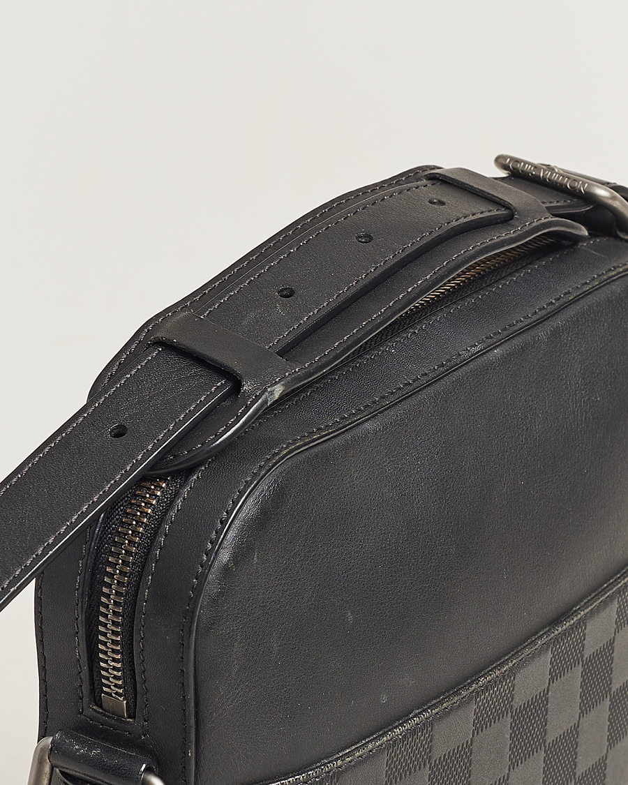 Herren | Louis Vuitton Pre-Owned Damier Infini Pochette District Shoulder Bag | Louis Vuitton Pre-Owned | Damier Infini Pochette District Shoulder Bag