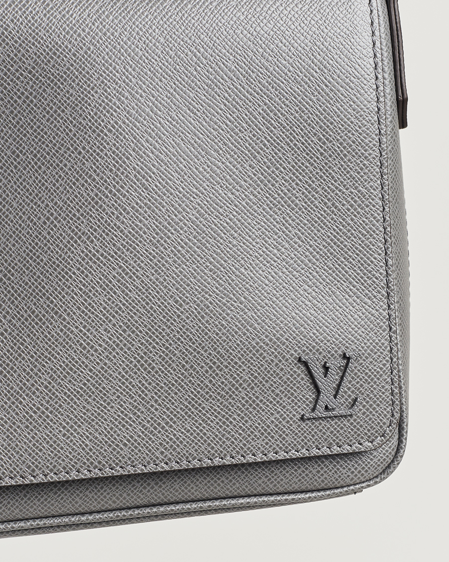 Herren | Louis Vuitton Pre-Owned District PM Taiga Messenger Grey | Louis Vuitton Pre-Owned | District PM Taiga Messenger Grey