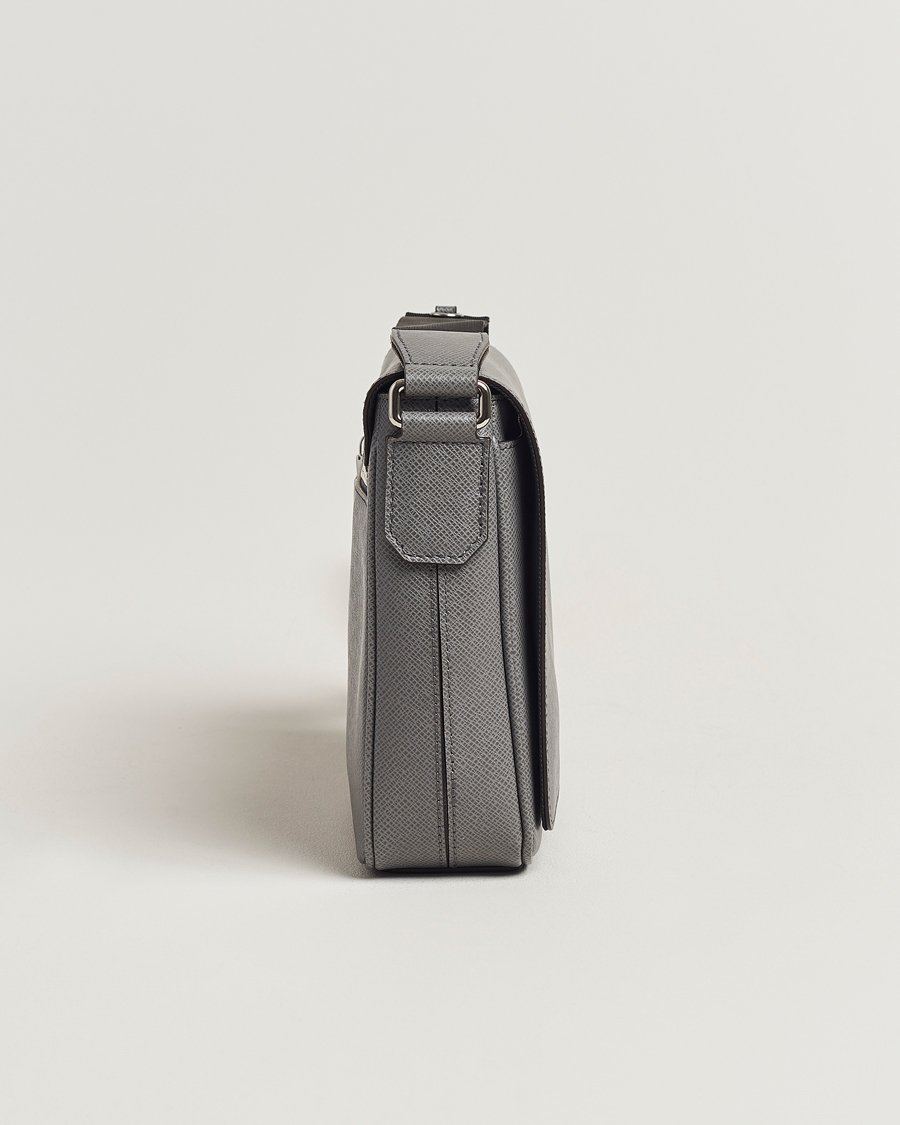 Herren | Louis Vuitton Pre-Owned District PM Taiga Messenger Grey | Louis Vuitton Pre-Owned | District PM Taiga Messenger Grey