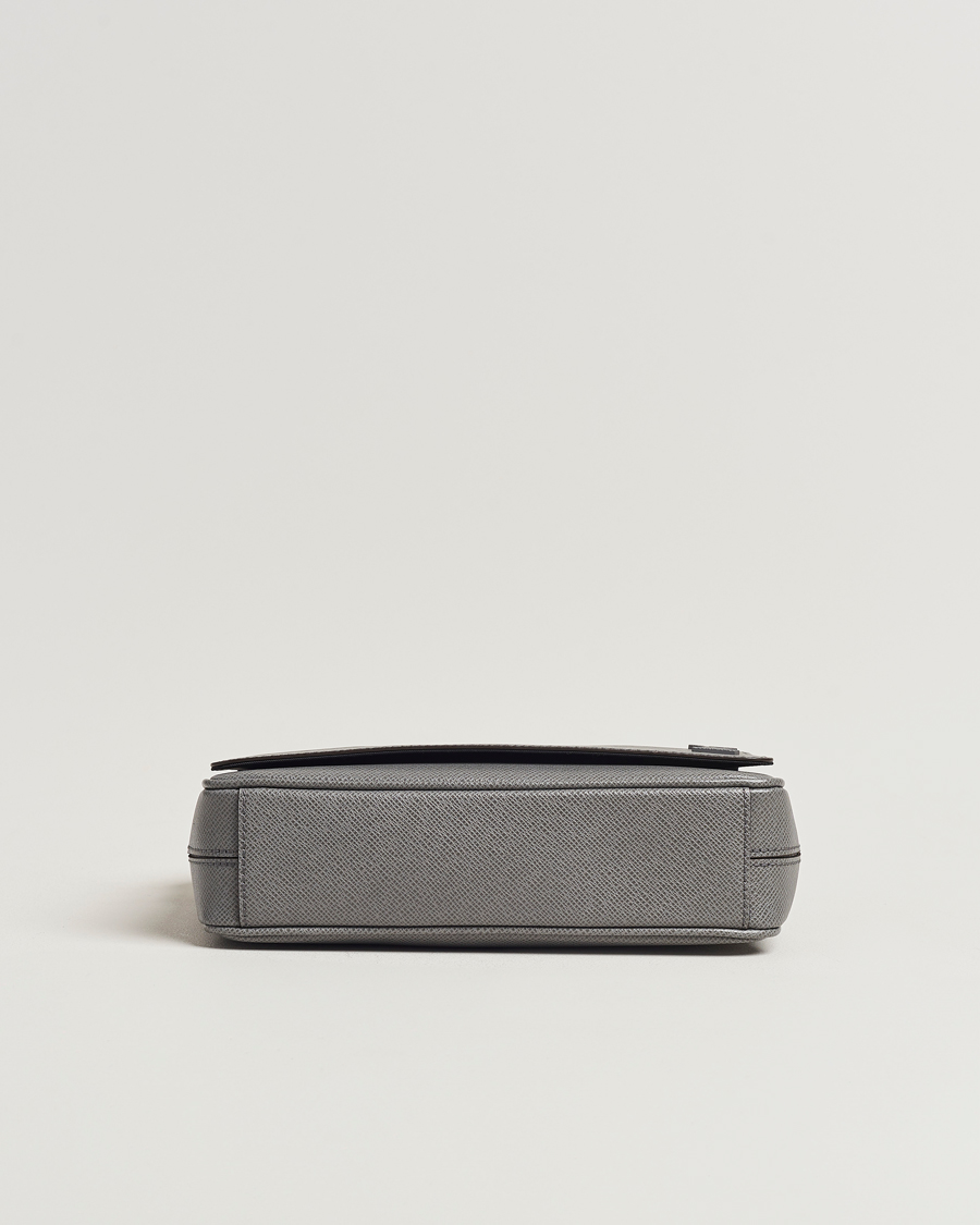 Herren | Louis Vuitton Pre-Owned District PM Taiga Messenger Grey | Louis Vuitton Pre-Owned | District PM Taiga Messenger Grey