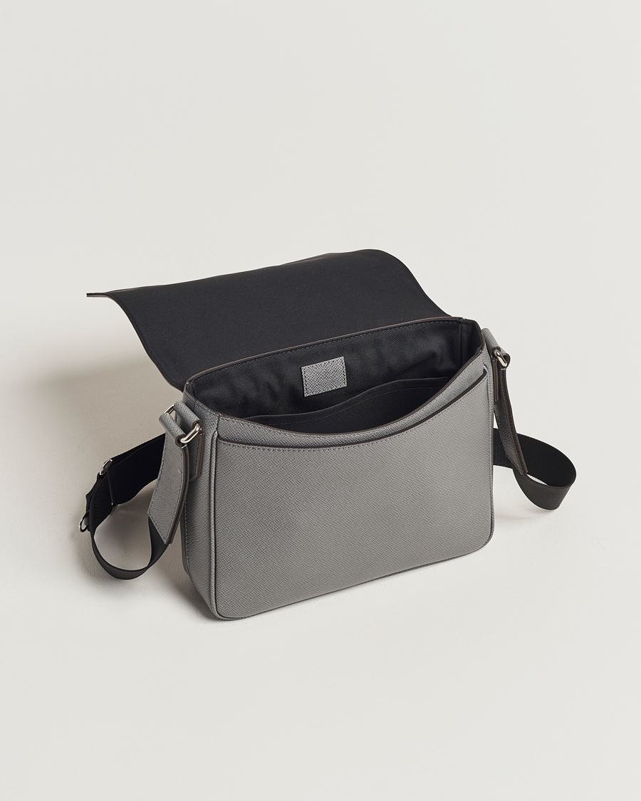 Herren | Louis Vuitton Pre-Owned District PM Taiga Messenger Grey | Louis Vuitton Pre-Owned | District PM Taiga Messenger Grey