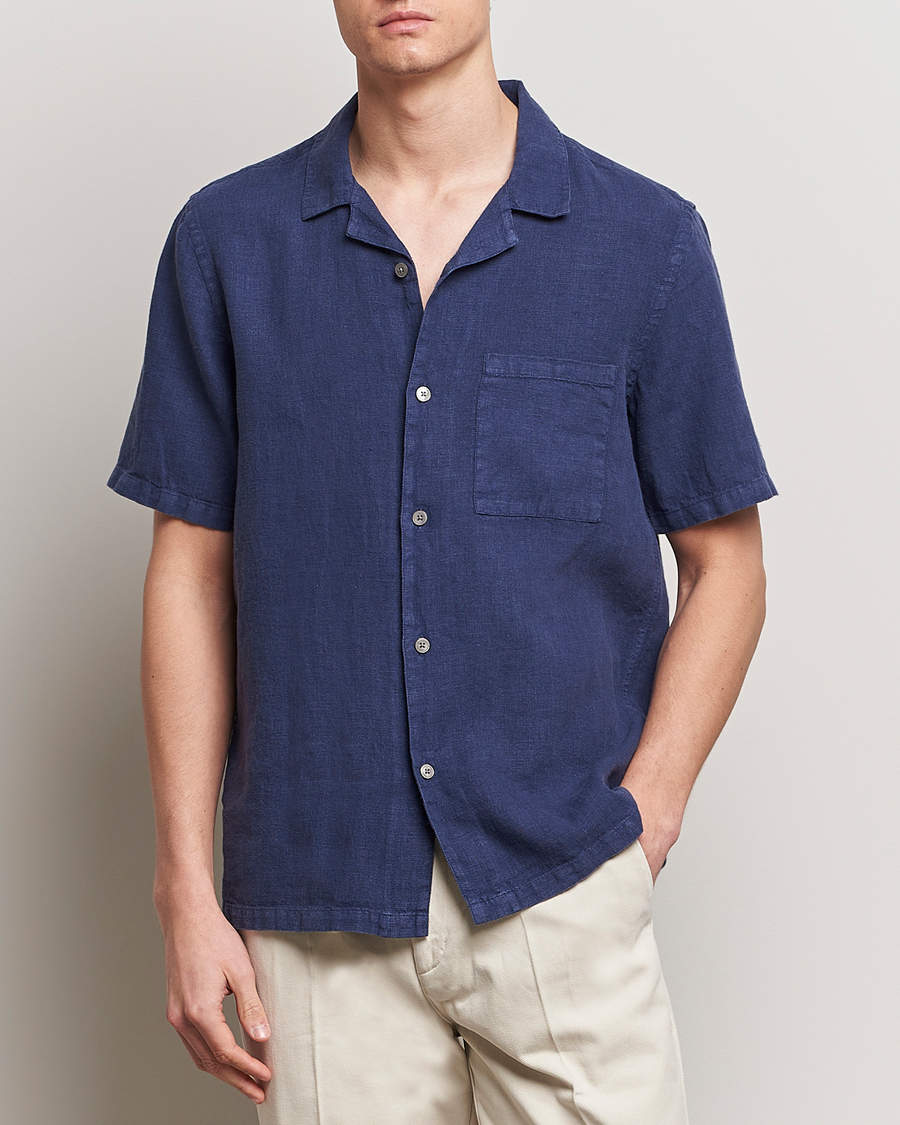 Herr | Kläder | A Day\'s March | Yamu Short Sleeve Linen Shirt Brewers Blue