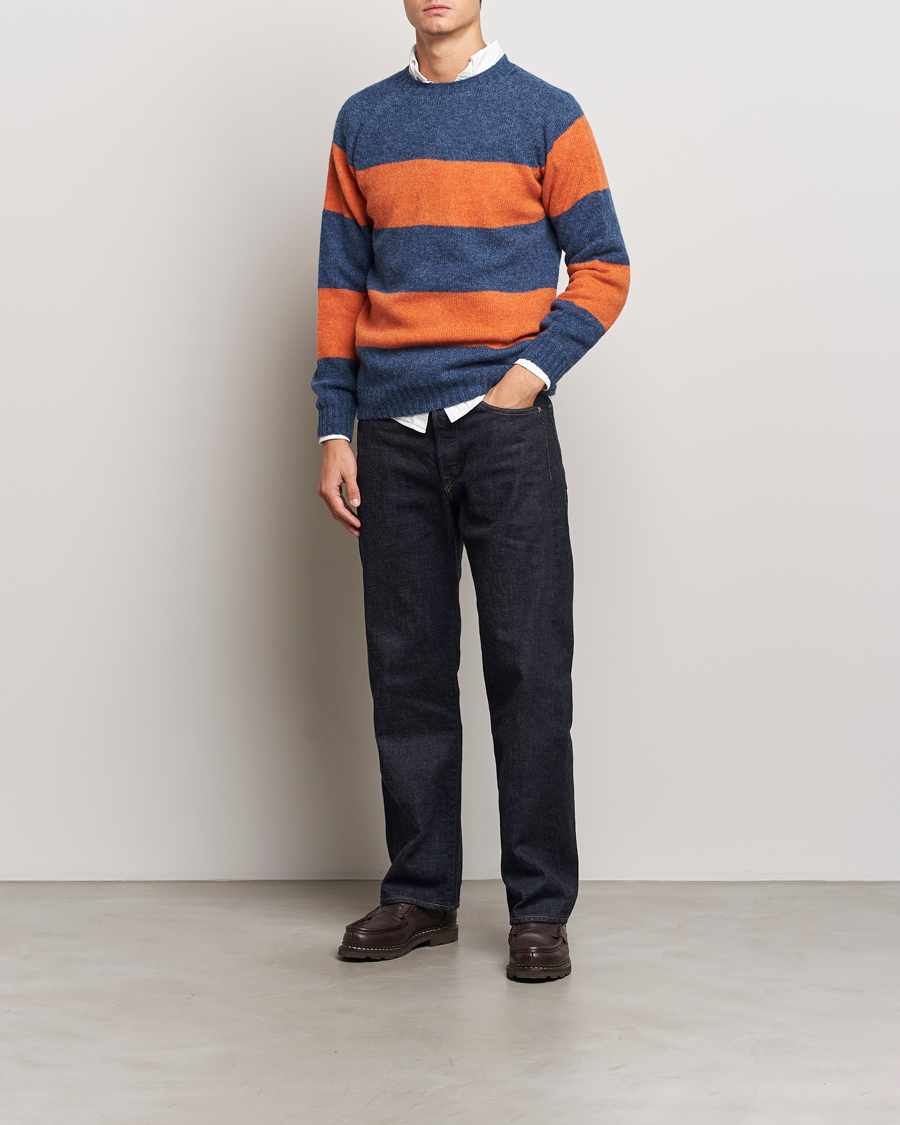 Herren | Pullover | Harley Of Scotland | Block Stripe Lambswool Crewneck Blue/Orange