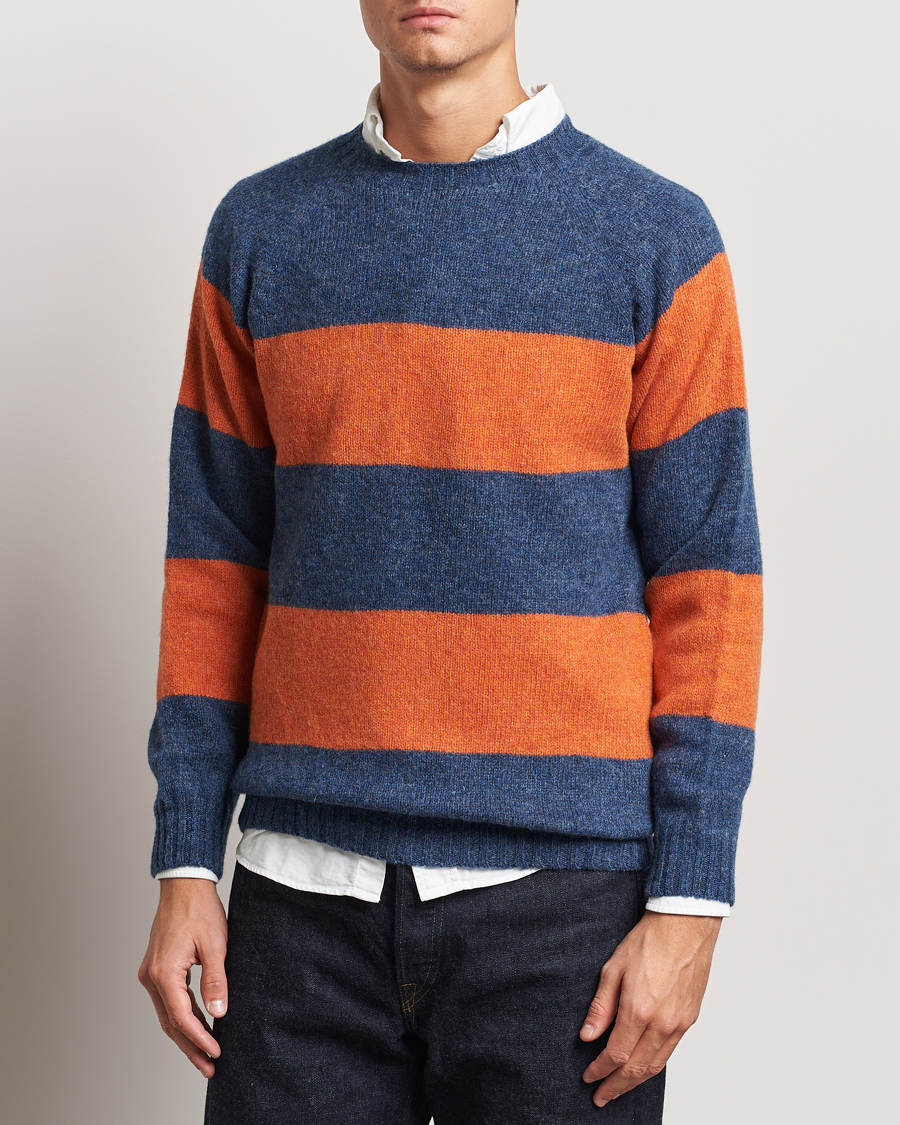 Herren | Pullover | Harley Of Scotland | Block Stripe Lambswool Crewneck Blue/Orange