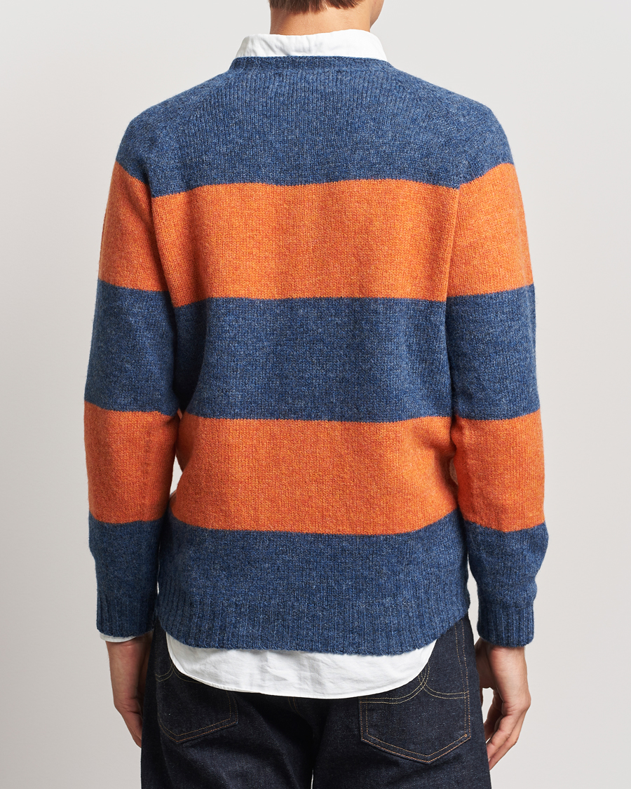 Herren | Pullover | Harley Of Scotland | Block Stripe Lambswool Crewneck Blue/Orange