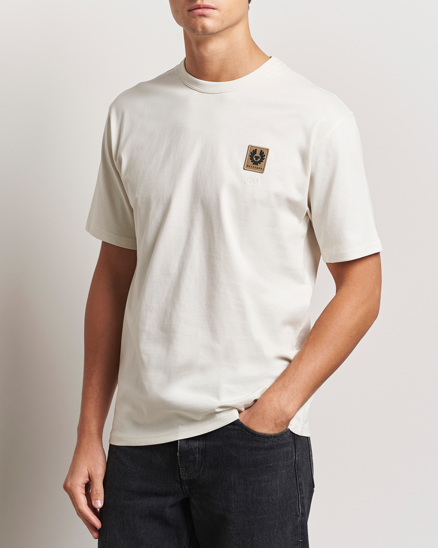 Herren | T-Shirts | Belstaff | Centenary Patch T-Shirt Chalk