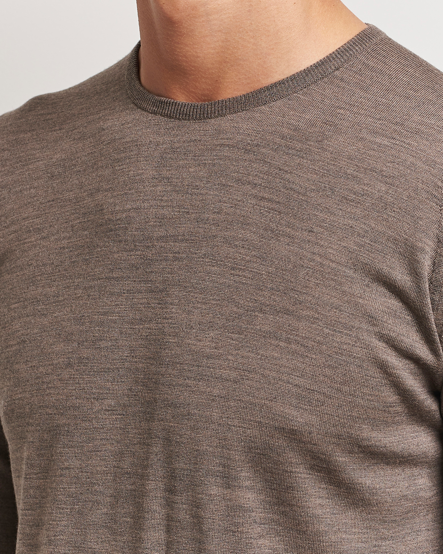 Herren | Pullover | John Smedley | Lundy Extra Fine Merino Crew Neck Mushroom Brown