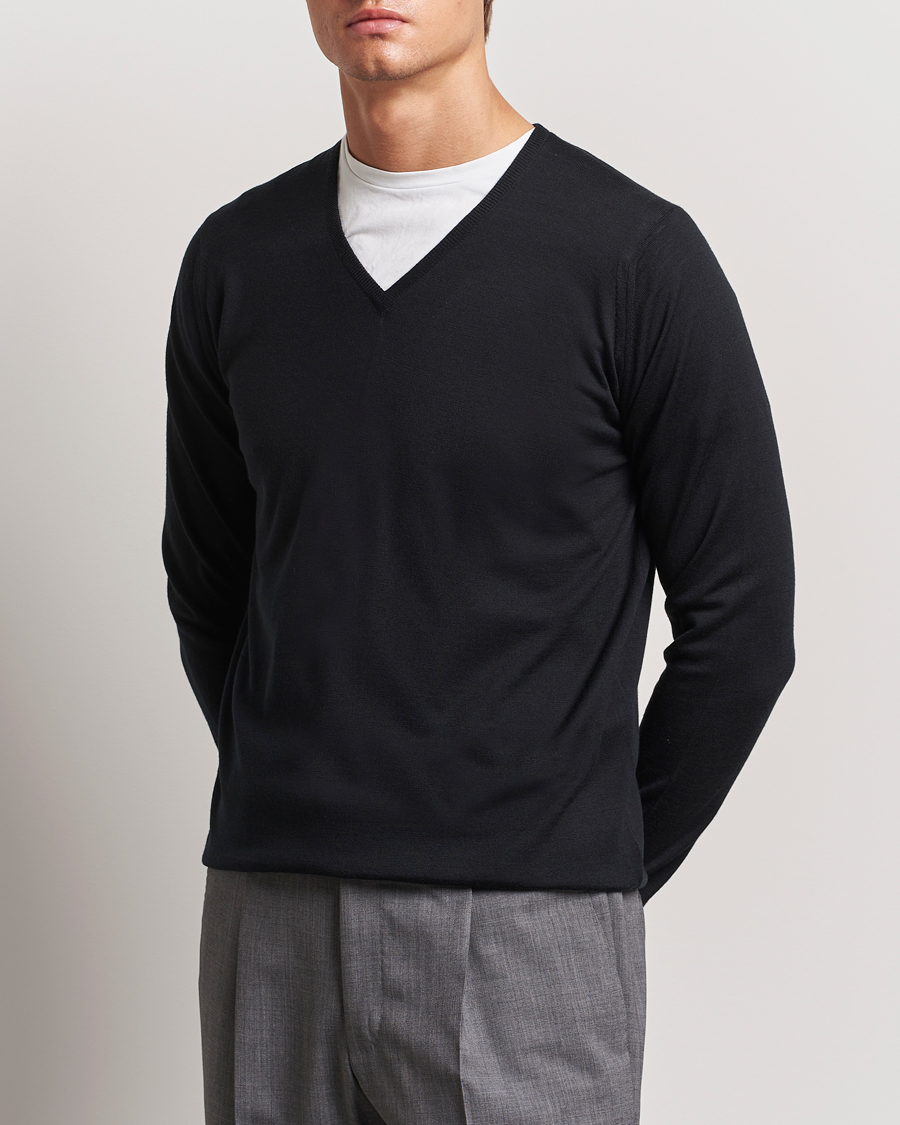 Herren | Pullover | John Smedley | Bobby Extra Fine Merino V-Neck Pullover Black
