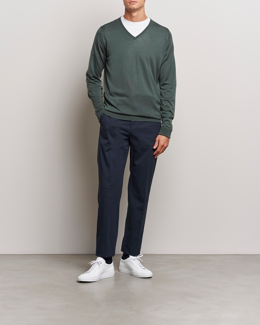 Herren | Pullover | John Smedley | Bobby Extra Fine Merino V-Neck Pullover Dark Green