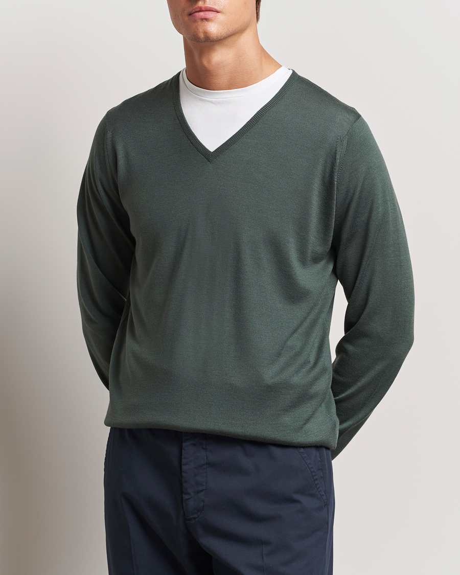 Herren | Pullover | John Smedley | Bobby Extra Fine Merino V-Neck Pullover Dark Green