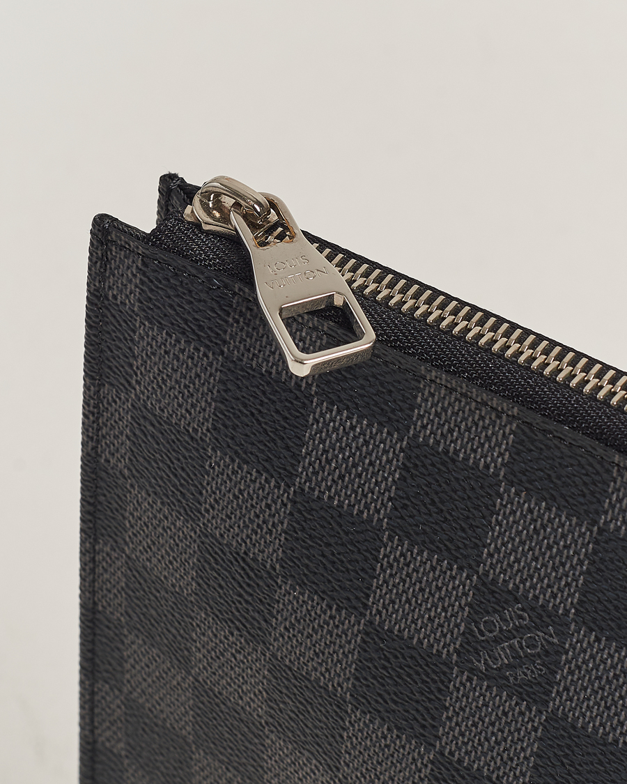 Herren | Louis Vuitton Pre-Owned Poche Joule GM Clutch Bag Damier Graphite | Louis Vuitton Pre-Owned | Poche Joule GM Clutch Bag Damier Graphite
