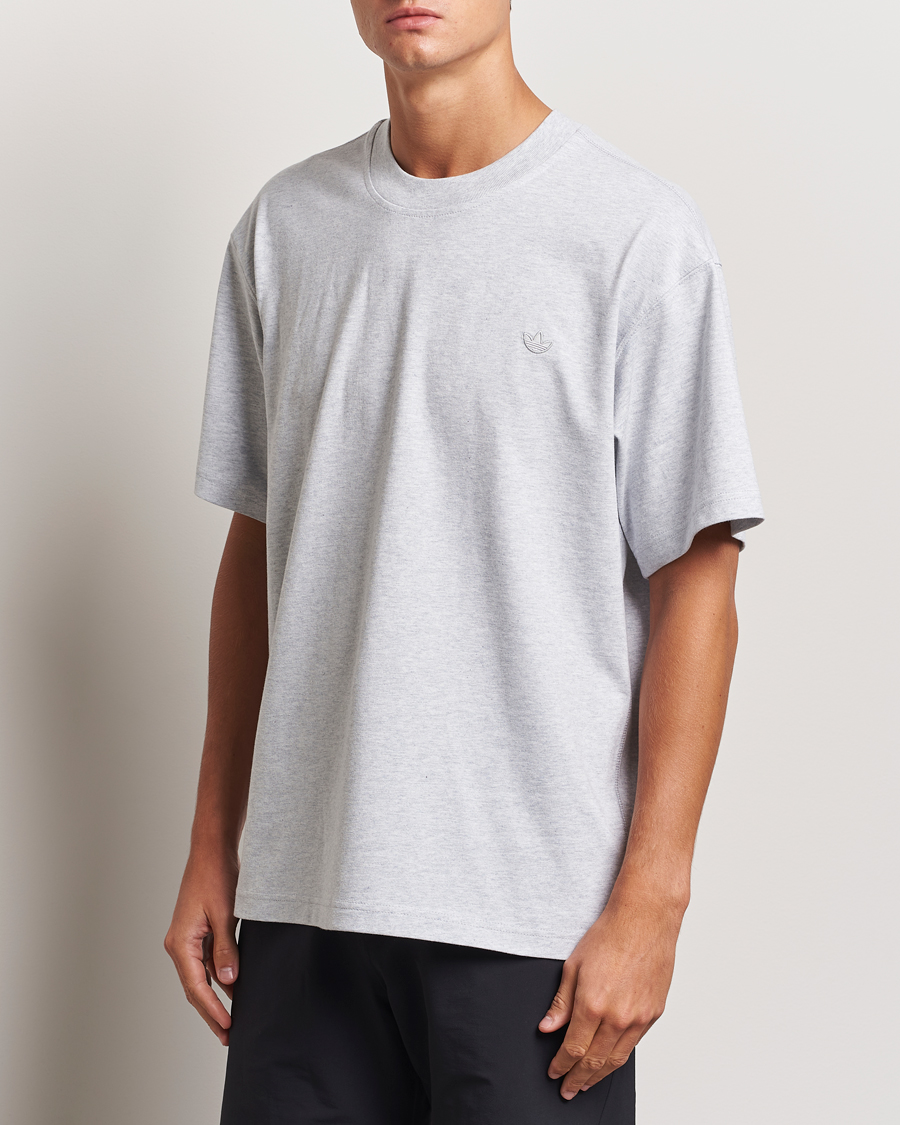 Herren | T-Shirts | adidas Originals | Essential Crew Neck T-Shirt Light Grey