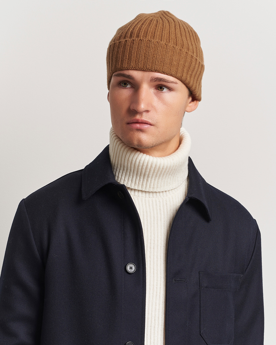 Herren | Amanda Christensen Rib Knitted Cashmere Cap Nougat | Amanda Christensen | Rib Knitted Cashmere Cap Nougat
