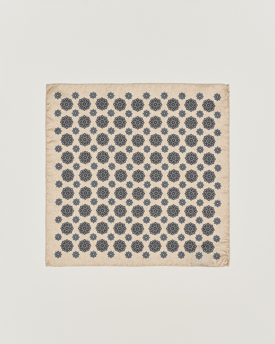 Herren | Amanda Christensen Silk Twill Printed Flower Pocket Square Cream | Amanda Christensen | Silk Twill Printed Flower Pocket Square Cream