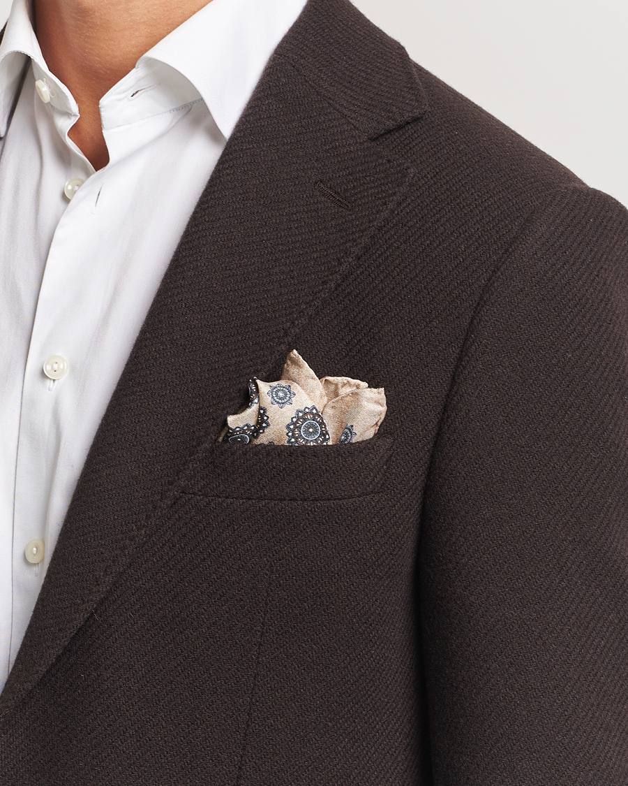 Herren | Amanda Christensen Silk Twill Printed Flower Pocket Square Cream | Amanda Christensen | Silk Twill Printed Flower Pocket Square Cream