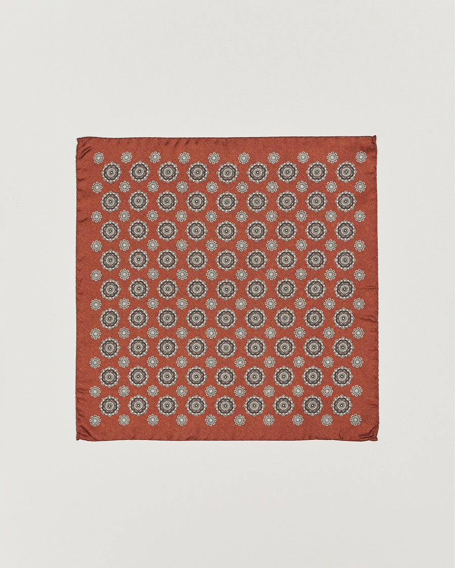 Herren | Amanda Christensen Silk Twill Printed Flower Pocket Square Rost | Amanda Christensen | Silk Twill Printed Flower Pocket Square Rost