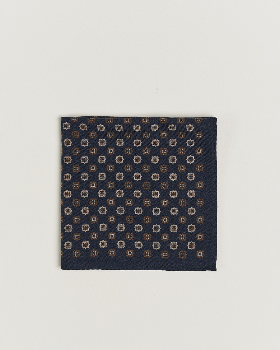 Herren | Amanda Christensen Wool Flannel Printed Flower Pocket Square Navy | Amanda Christensen | Wool Flannel Printed Flower Pocket Square Navy