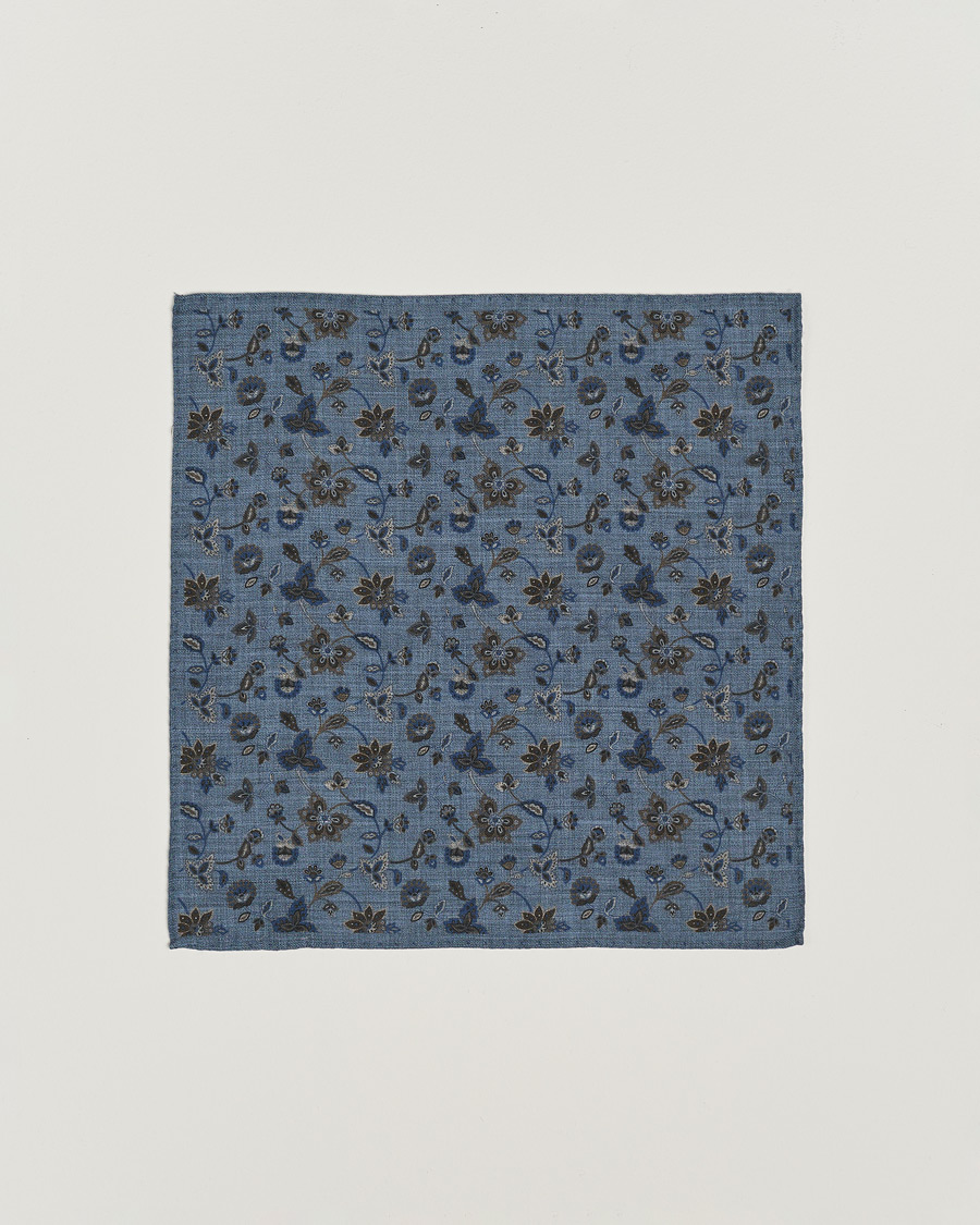 Herren | Amanda Christensen Wool Flannel Printed Flower Pocket Square Blue | Amanda Christensen | Wool Flannel Printed Flower Pocket Square Blue