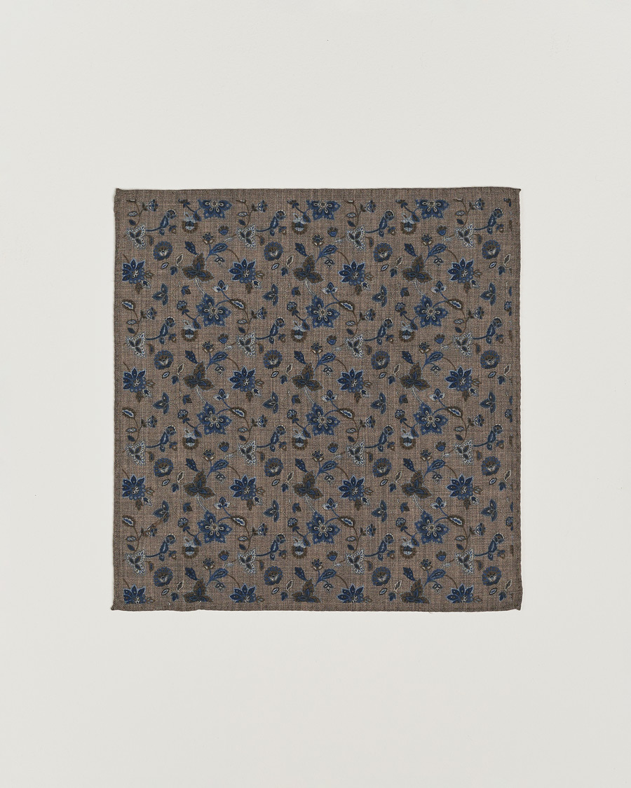 Herren | Amanda Christensen Wool Flannel Printed Flower Pocket Square Brown | Amanda Christensen | Wool Flannel Printed Flower Pocket Square Brown