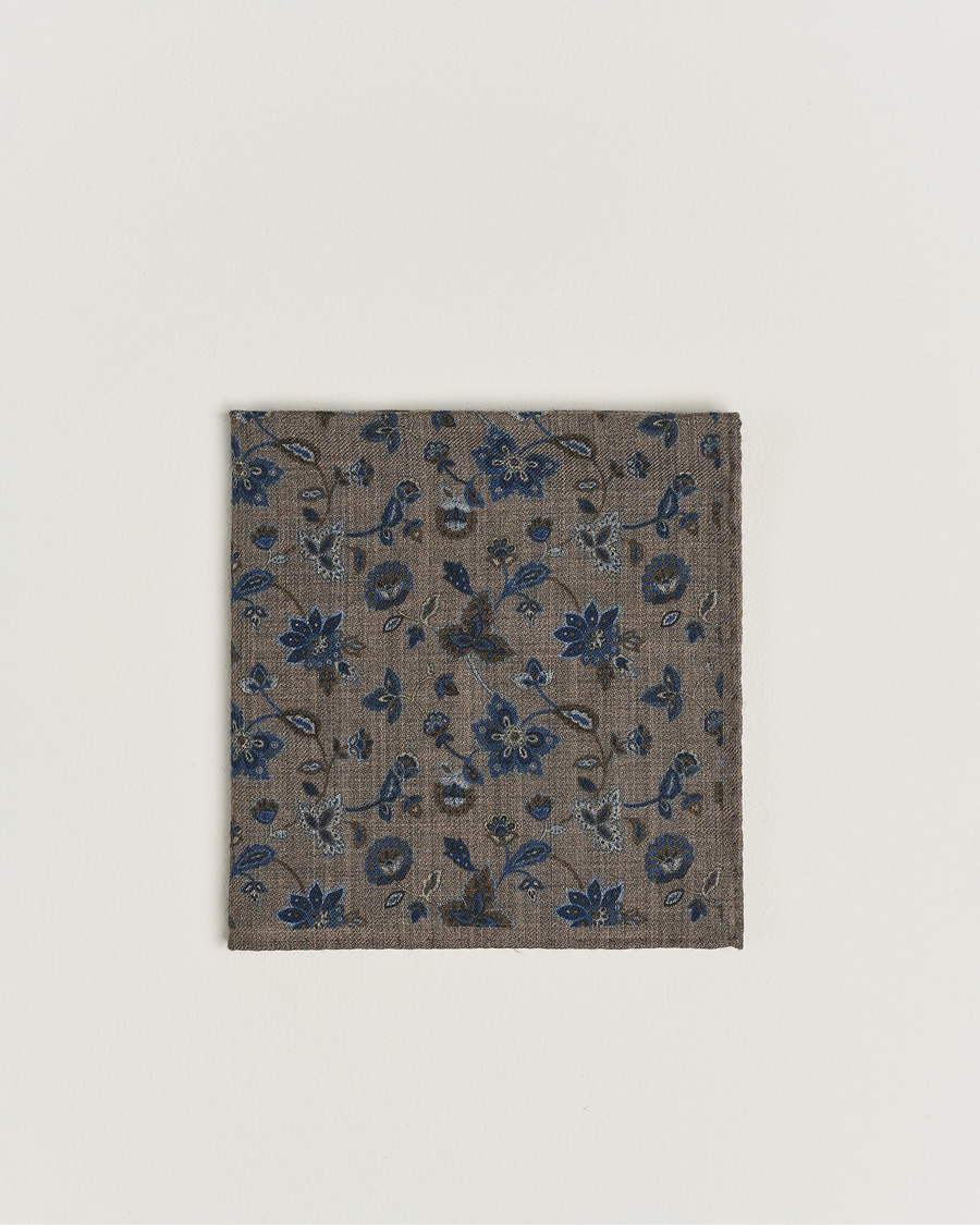 Herren | Amanda Christensen Wool Flannel Printed Flower Pocket Square Brown | Amanda Christensen | Wool Flannel Printed Flower Pocket Square Brown