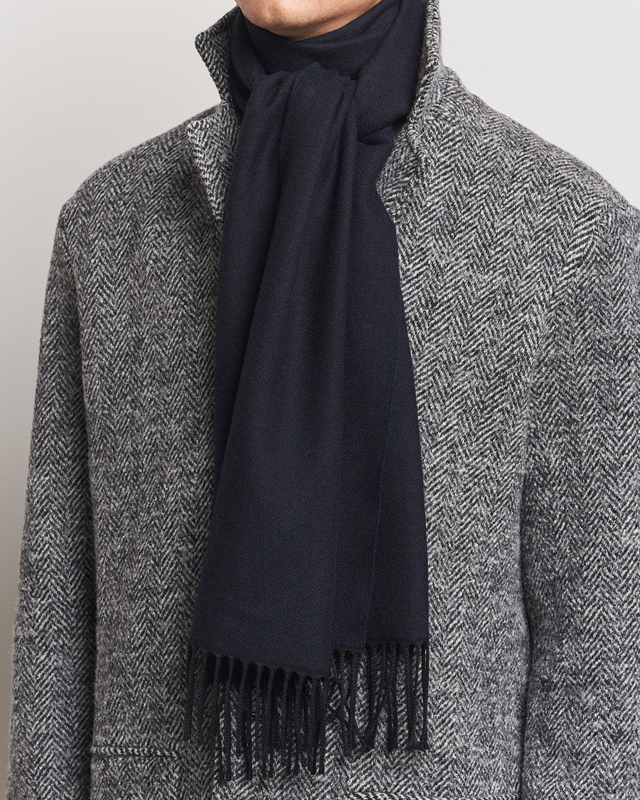 Herren | Eton Merino Wool Herringbone Scarf Navy Blue | Eton | Merino Wool Herringbone Scarf Navy Blue