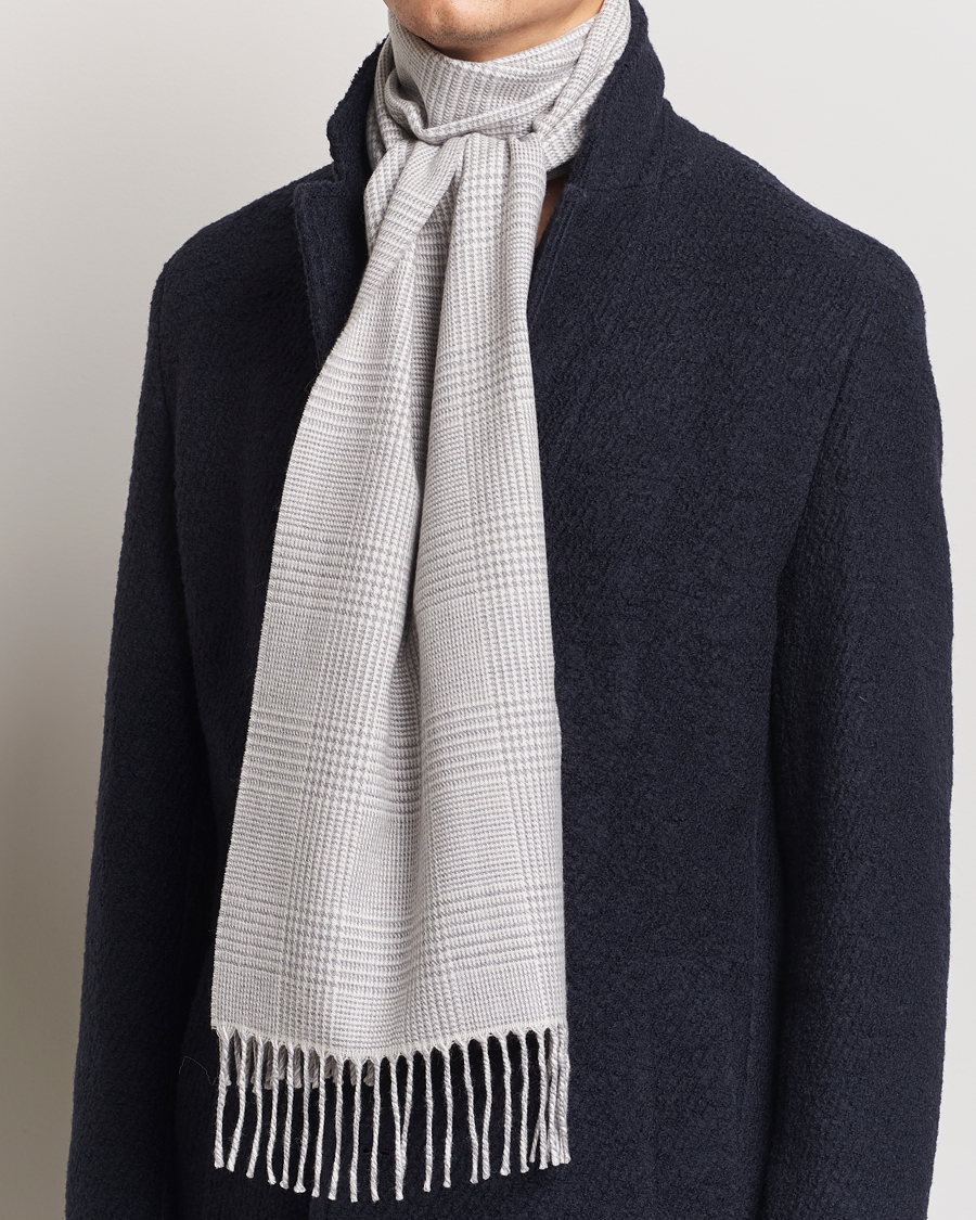 Herren | Eton Merino Wool Prince Of Wales Scarf Grey | Eton | Merino Wool Prince Of Wales Scarf Grey