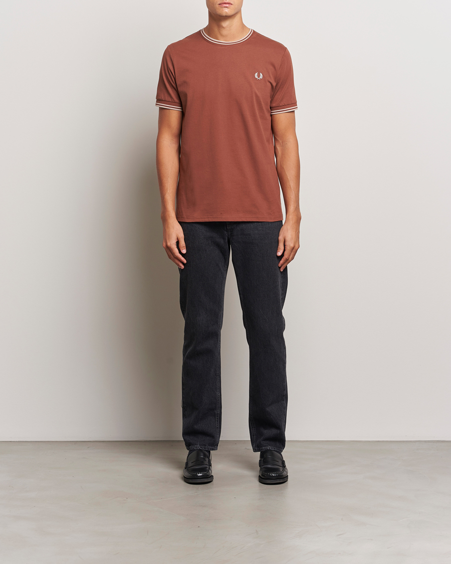 Herren | T-Shirts | Fred Perry | Twin Tipped T-Shirt Whiskey Brown