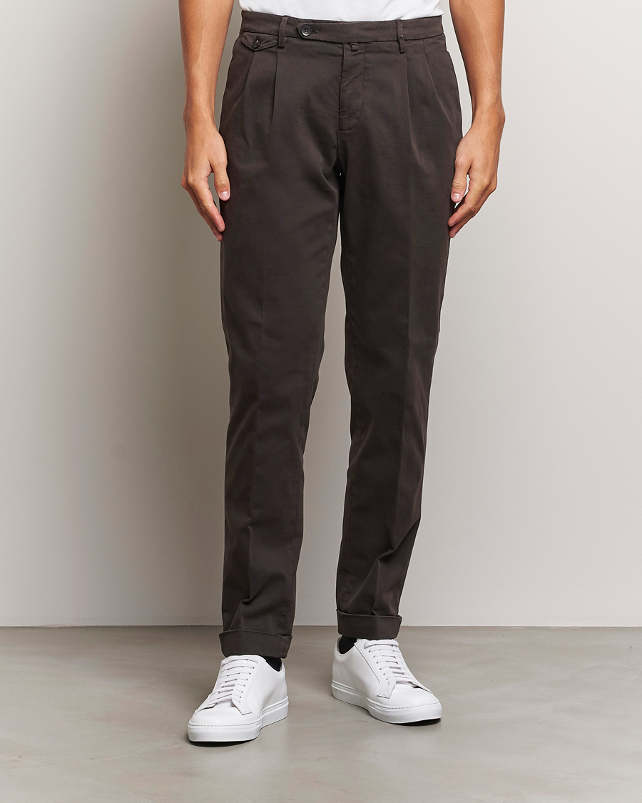 Herren | Hosen | Briglia 1949 | Easy Fit Pleated Cotton Stretch Chino Dark Brown