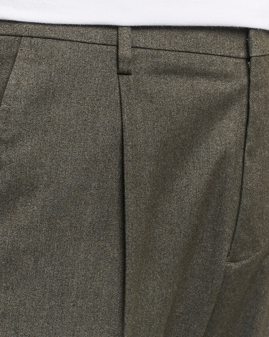 Herren | Hosen | NN07 | Bill Pleated Brushed Cotton Trousers Dark Army