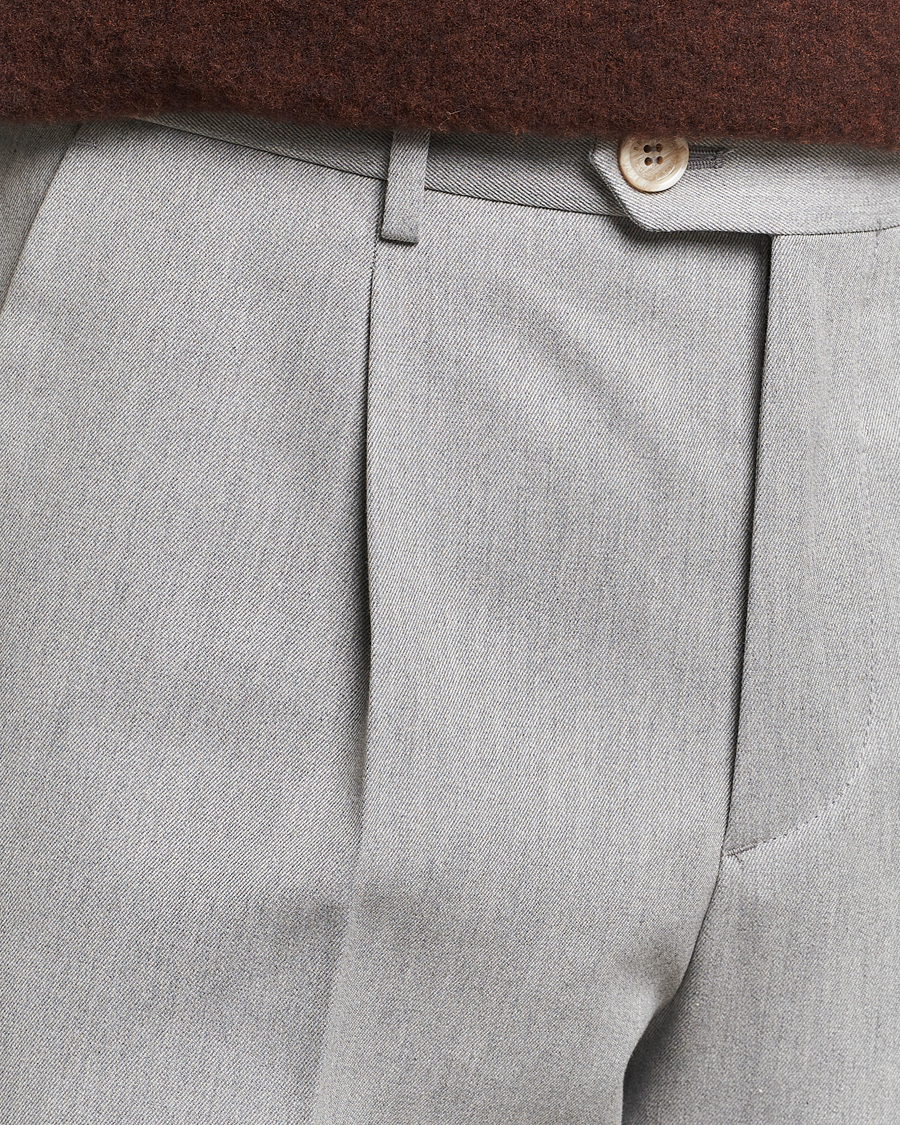 Herren | Hosen | Brunello Cucinelli | Slim Fit Pleated Wool Trousers Light Grey