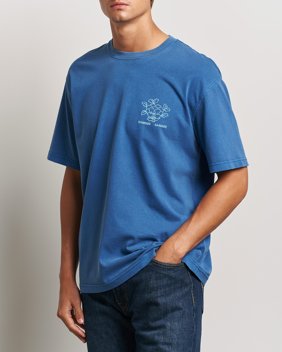 Herren | T-Shirts | Samsøe Samsøe | Poetry Printed T-Shirt True Navy Lotus
