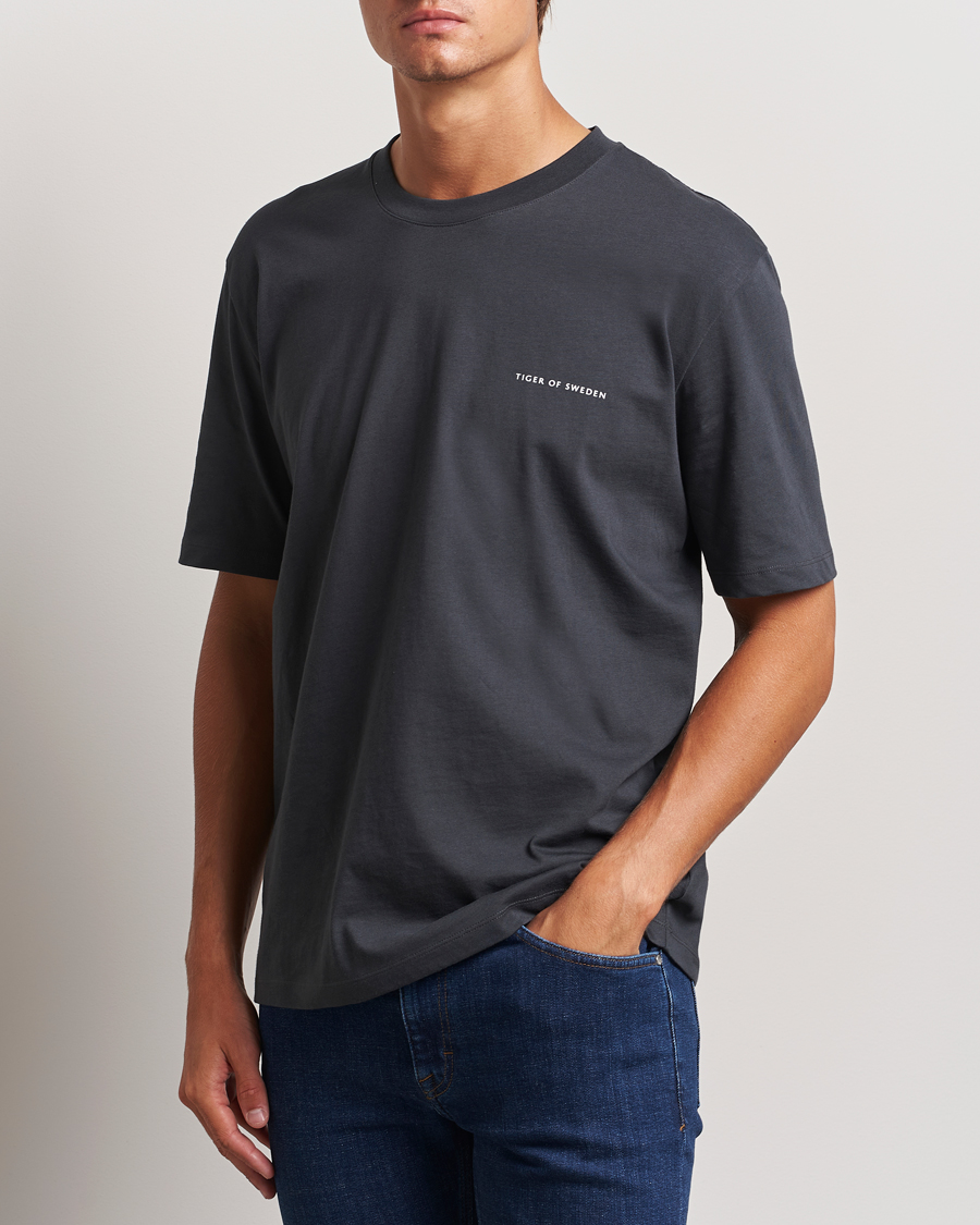 Herren | T-Shirts | Tiger of Sweden | Pro Cotton Logo T-Shirt Charcoal
